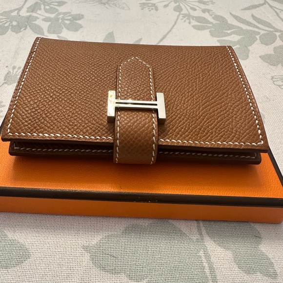 New 2023 Hermes Bearn Card Wallet in Gold Epsom Leather - Picture 2 of 10